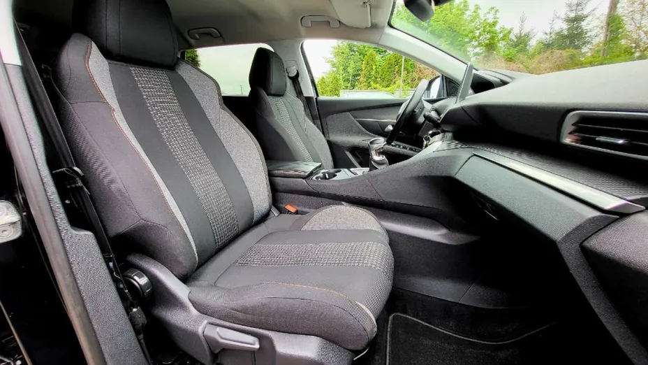 PEUGEOT 5008 -