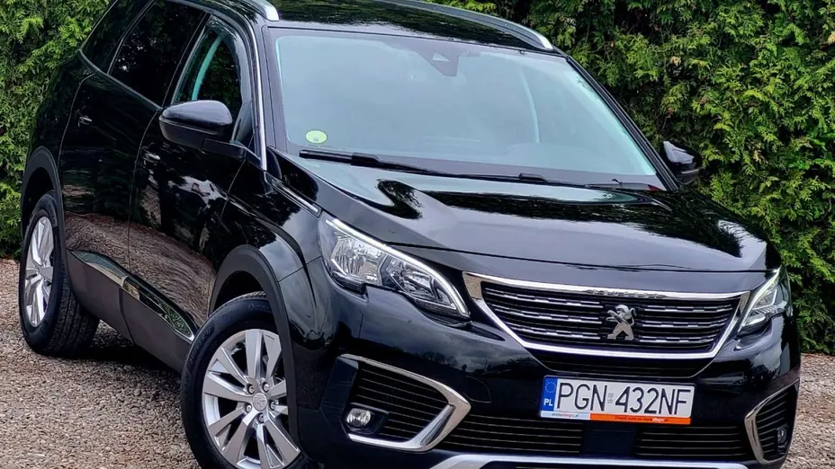 PEUGEOT 5008 -