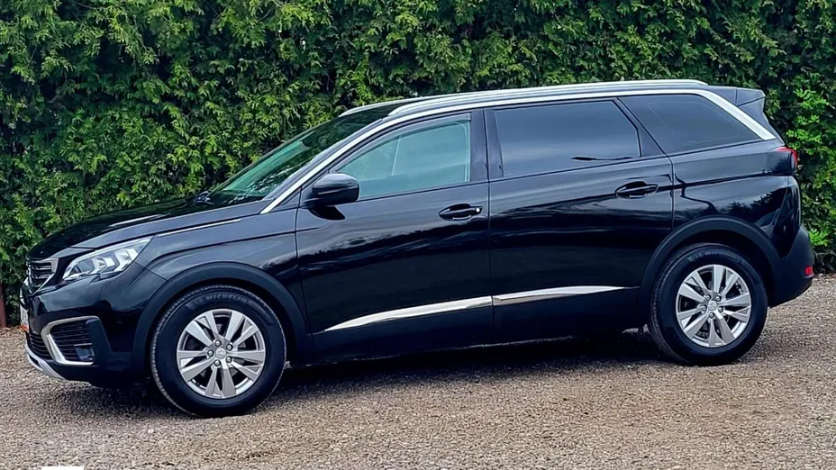 PEUGEOT 5008 -