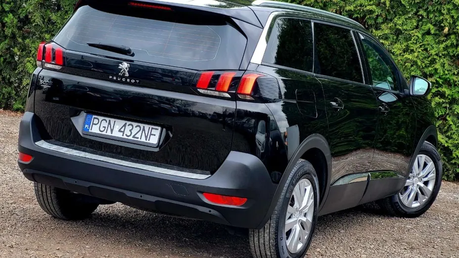 PEUGEOT 5008 -
