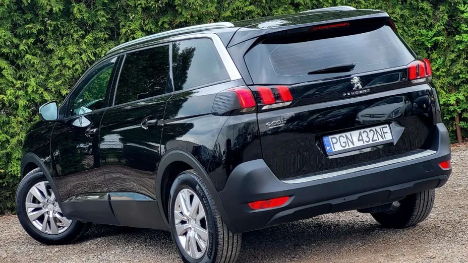 PEUGEOT 5008 -