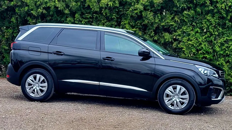 PEUGEOT 5008 -
