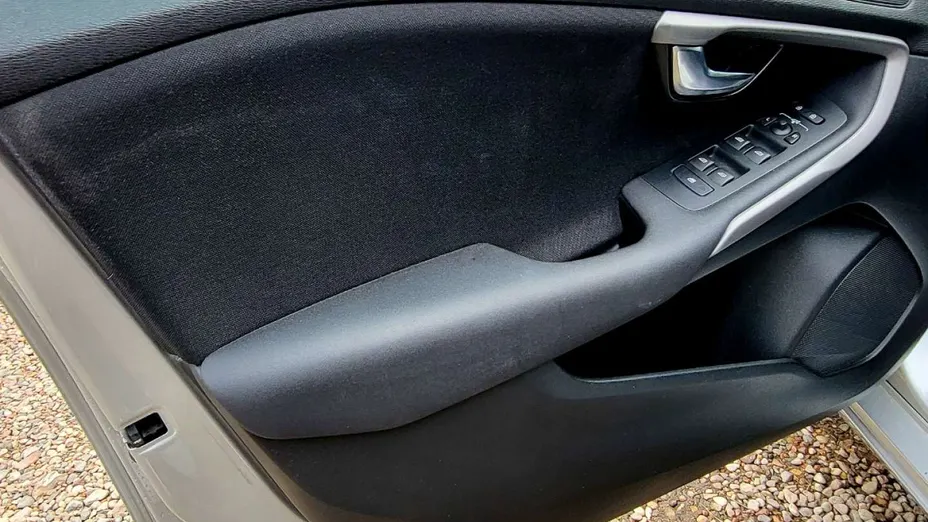 VOLVO V40 -