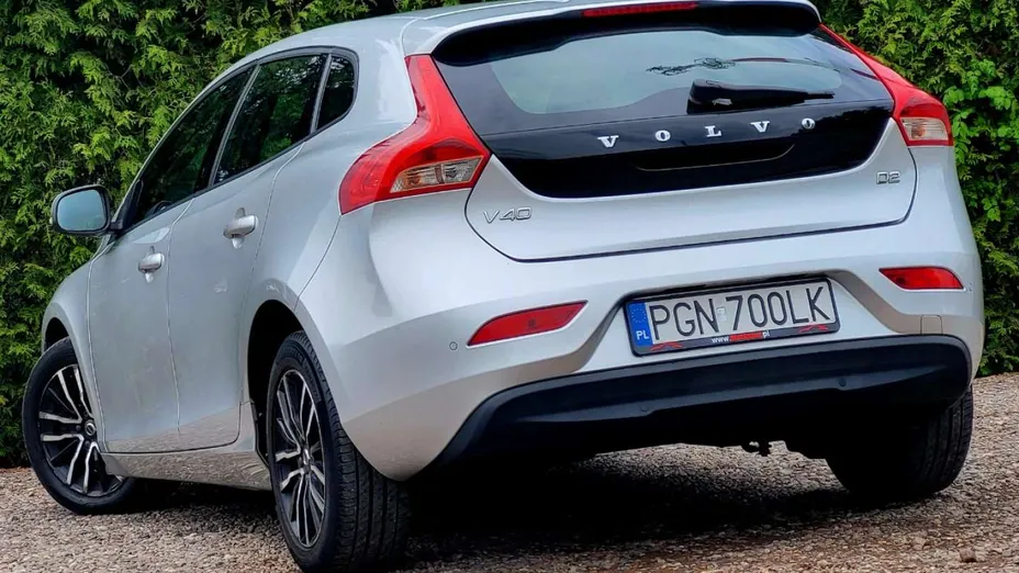 VOLVO V40 -
