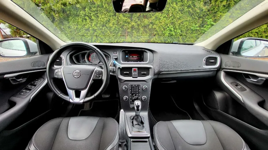 VOLVO V40 -