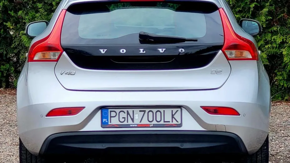 VOLVO V40 -