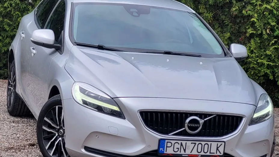 VOLVO V40 -