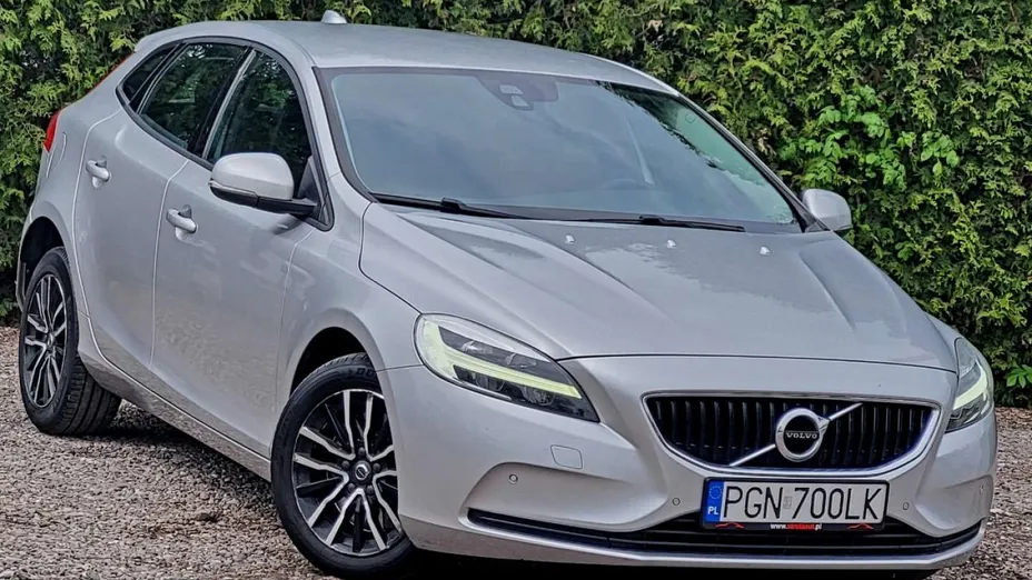 VOLVO V40 -