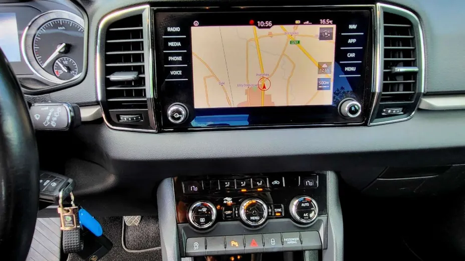 SKODA Karoq -