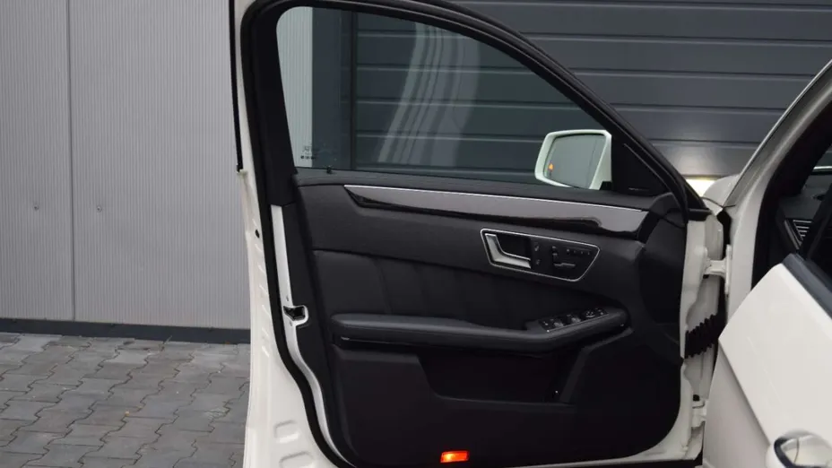 MERCEDES-BENZ E Klasa -
