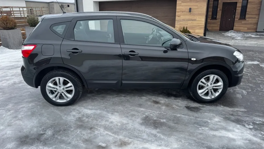NISSAN Qashqai -