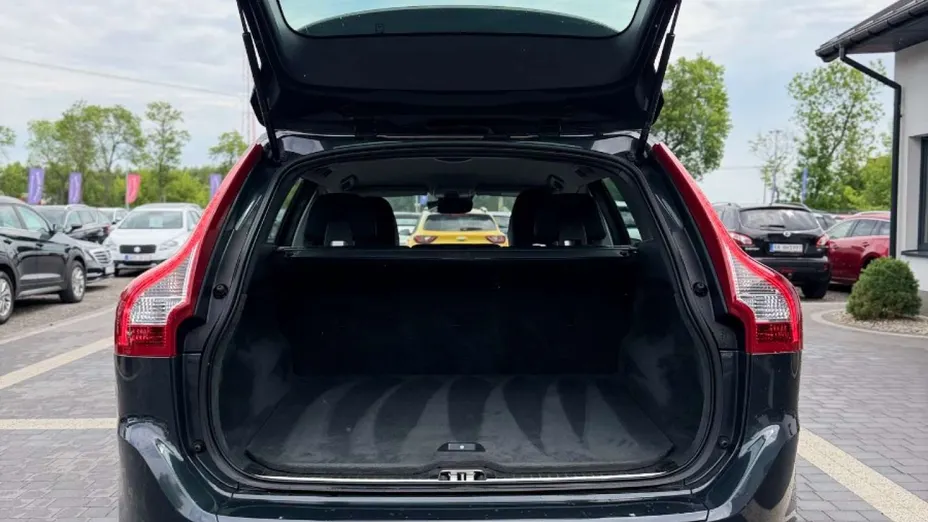 VOLVO XC60 -