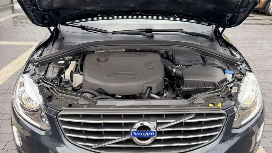 VOLVO XC60 -