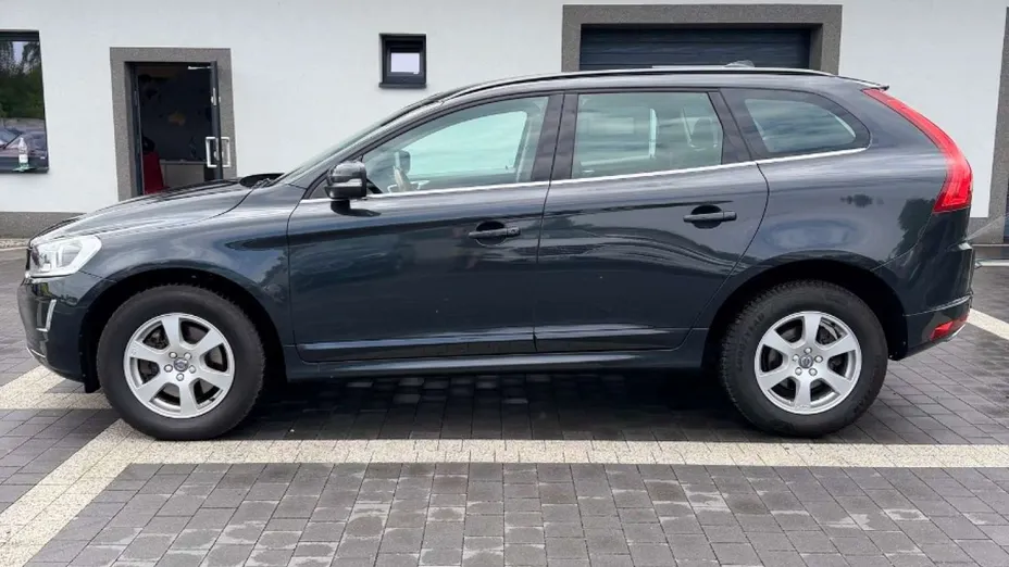 VOLVO XC60 -