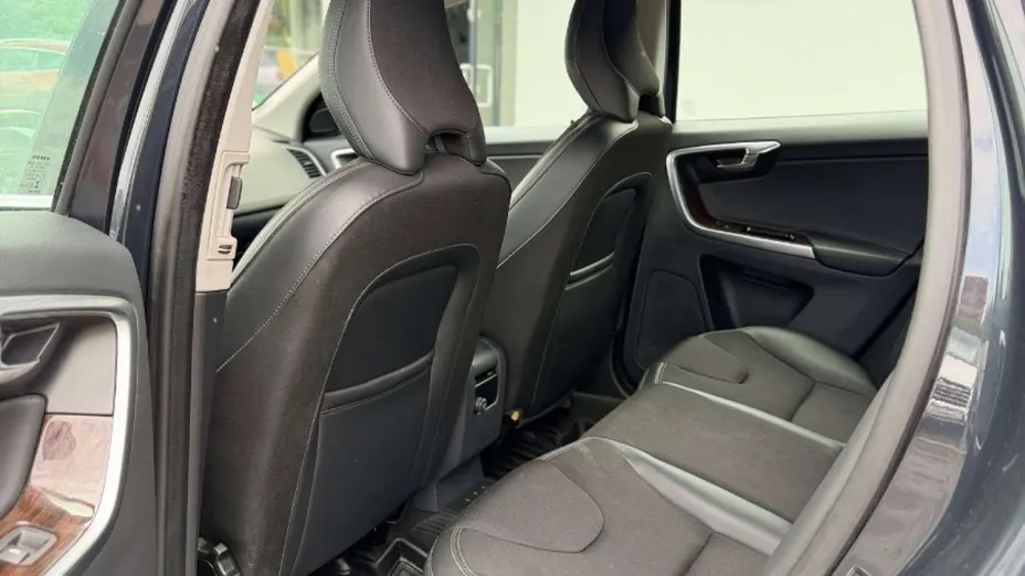 VOLVO XC60 -