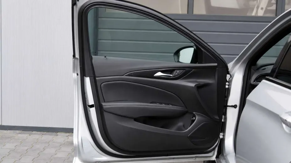 OPEL Insignia -