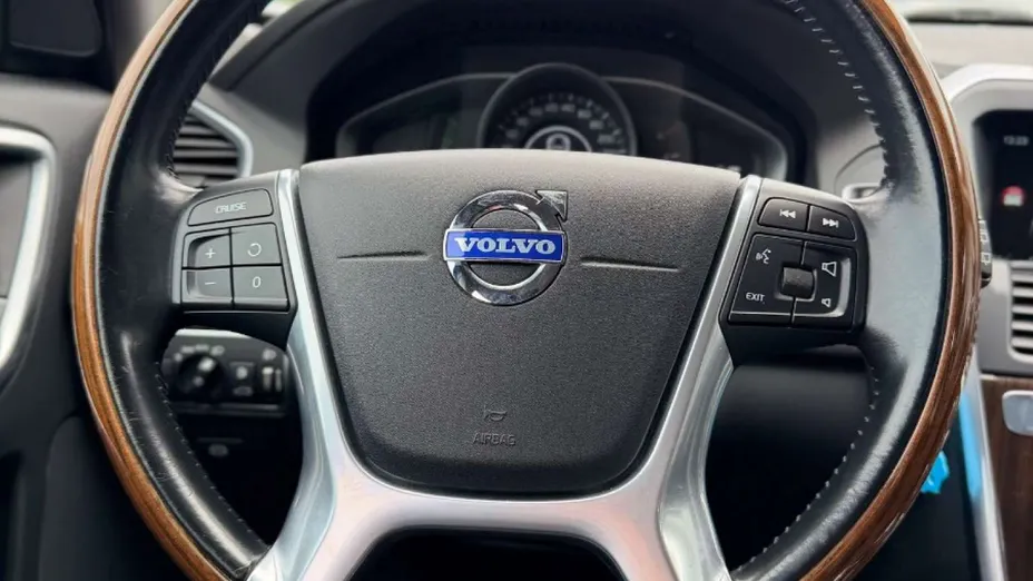 VOLVO XC60 -