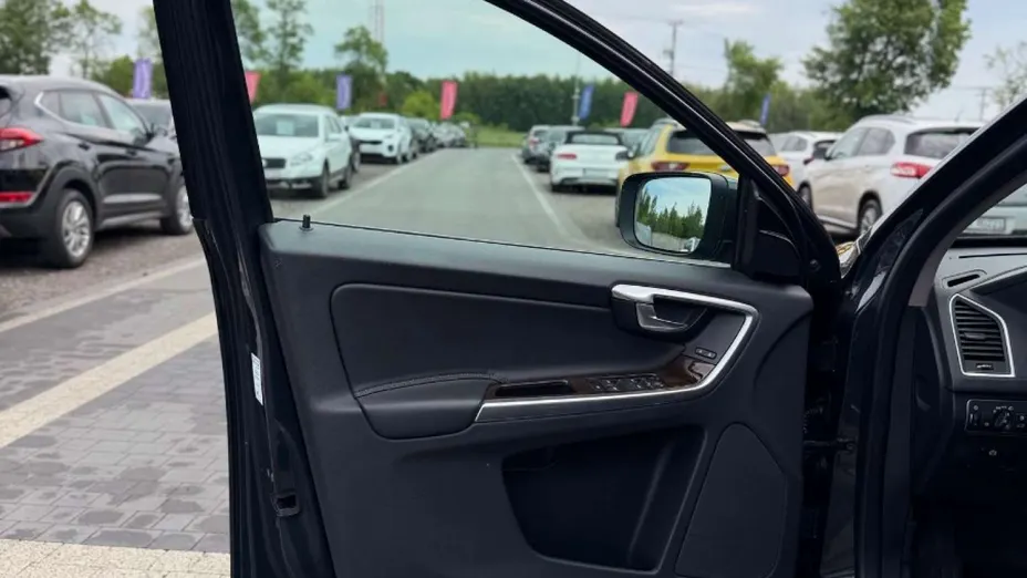 VOLVO XC60 -