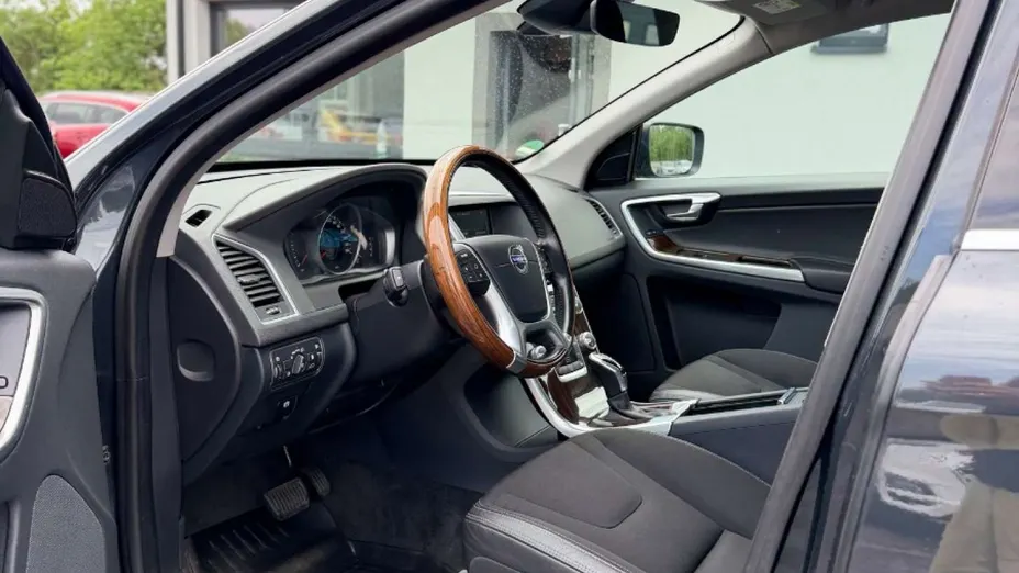VOLVO XC60 -