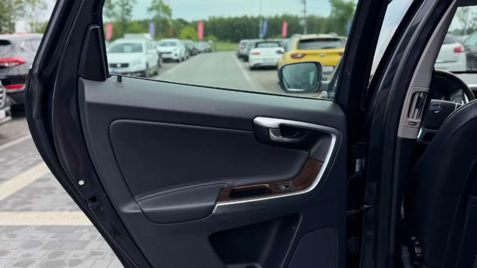 VOLVO XC60 -