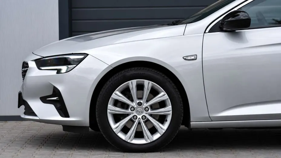 OPEL Insignia -