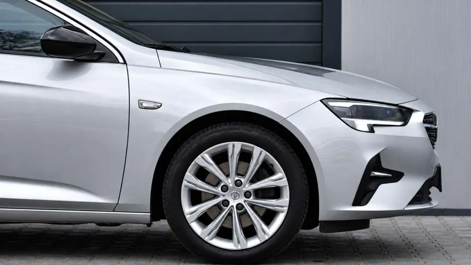 OPEL Insignia -