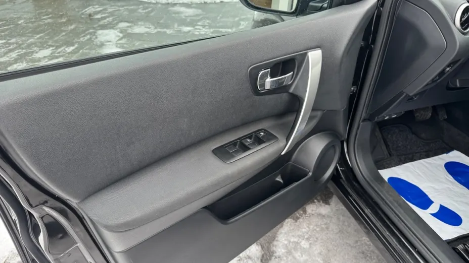 NISSAN Qashqai -