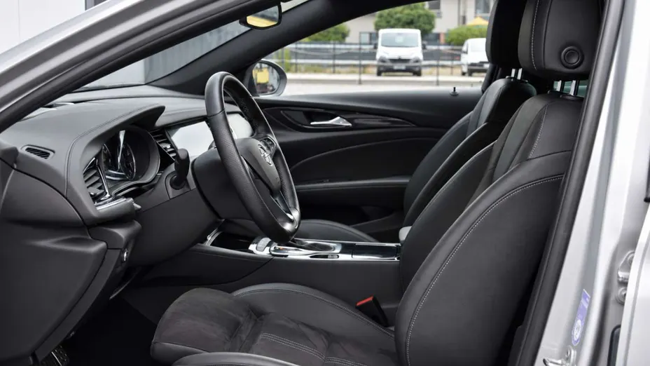 OPEL Insignia -