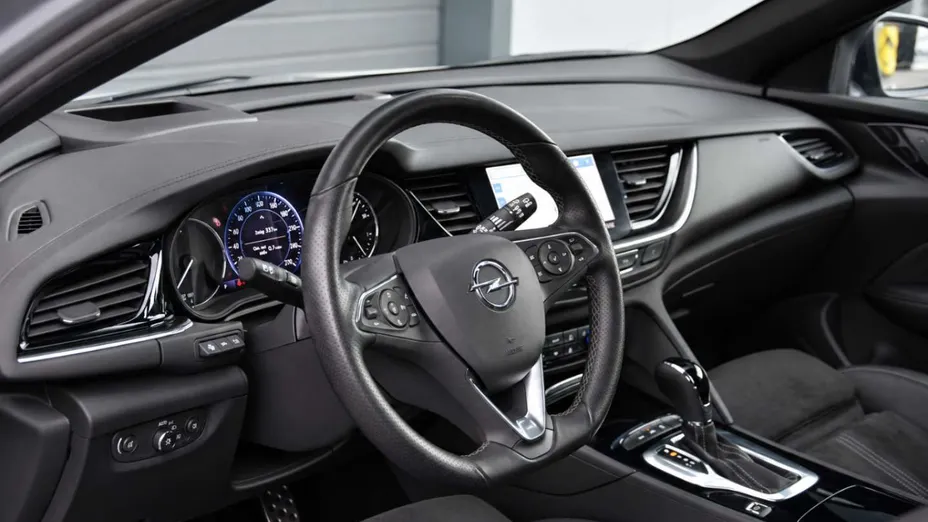 OPEL Insignia -