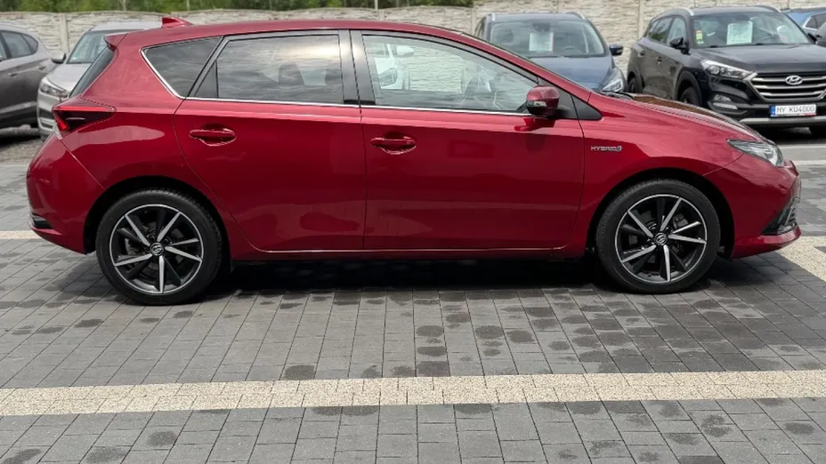 TOYOTA Auris -