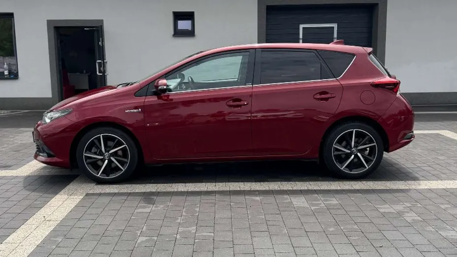 TOYOTA Auris -