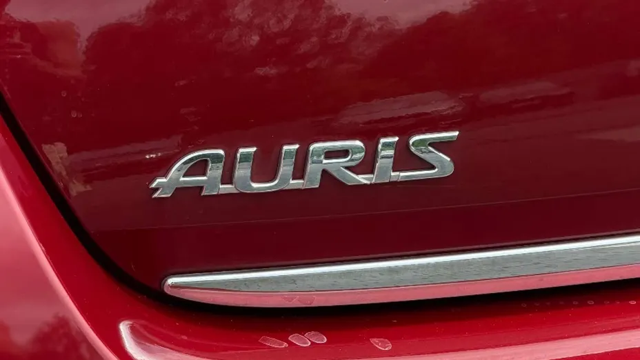 TOYOTA Auris -