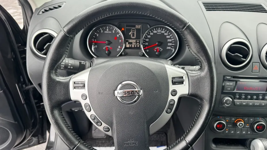 NISSAN Qashqai -