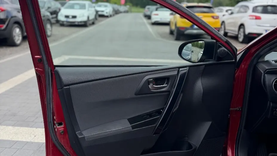 TOYOTA Auris -