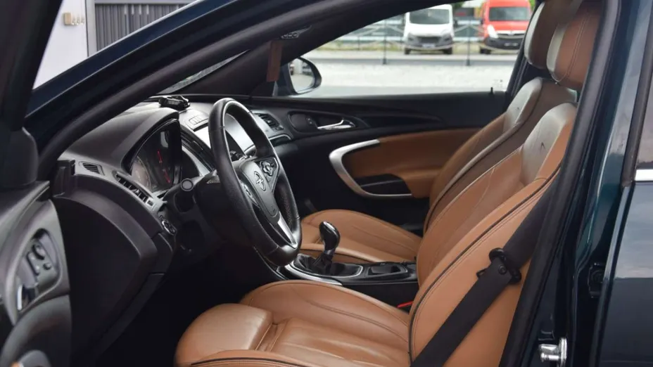 OPEL Insignia -