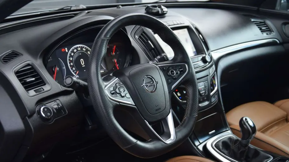 OPEL Insignia -