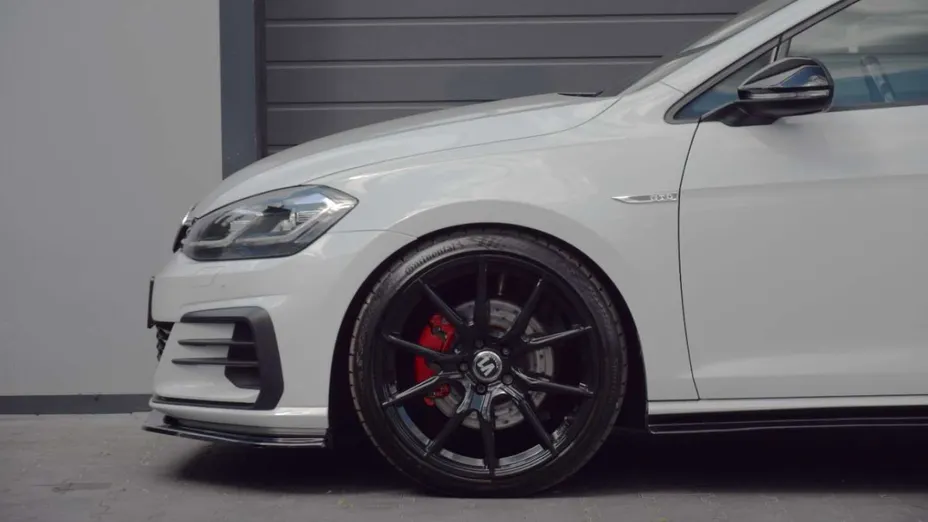 VOLKSWAGEN Golf -
