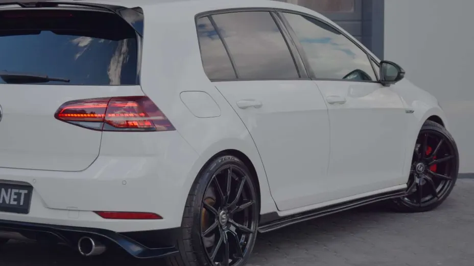 VOLKSWAGEN Golf -