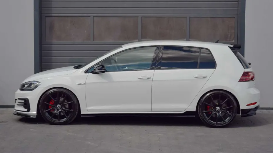 VOLKSWAGEN Golf -