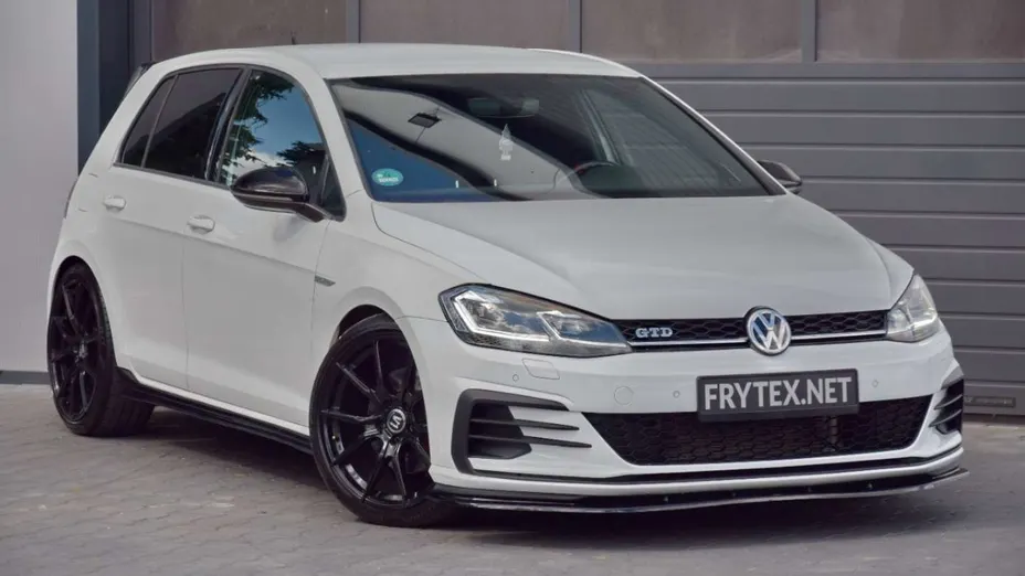VOLKSWAGEN Golf -
