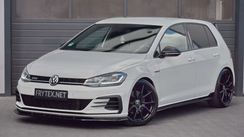 VOLKSWAGEN Golf -