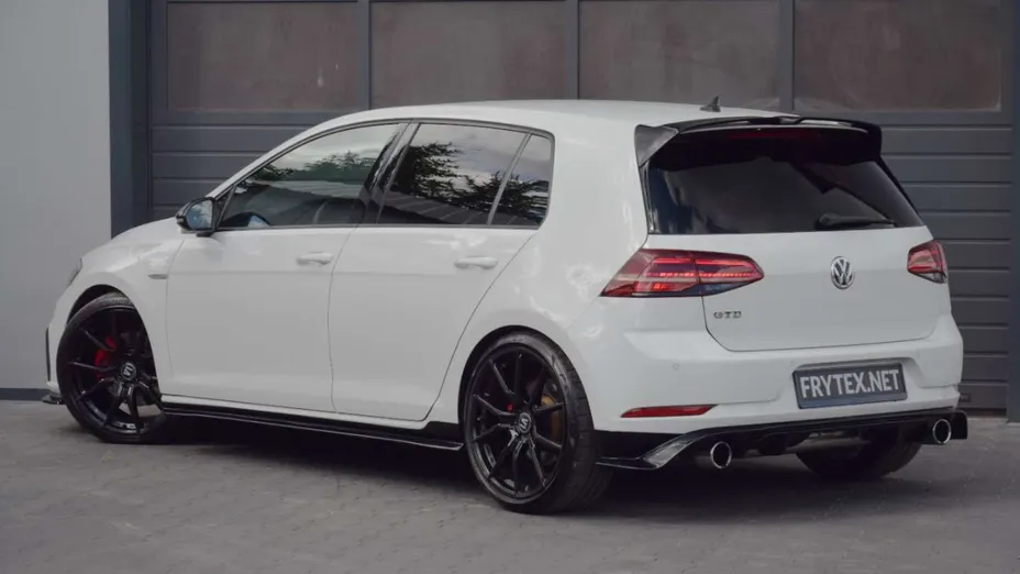 VOLKSWAGEN Golf -