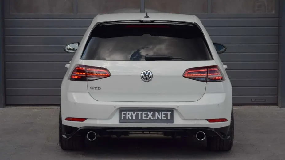 VOLKSWAGEN Golf -