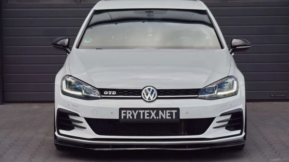 VOLKSWAGEN Golf -