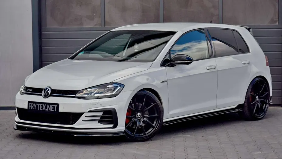 VOLKSWAGEN Golf -