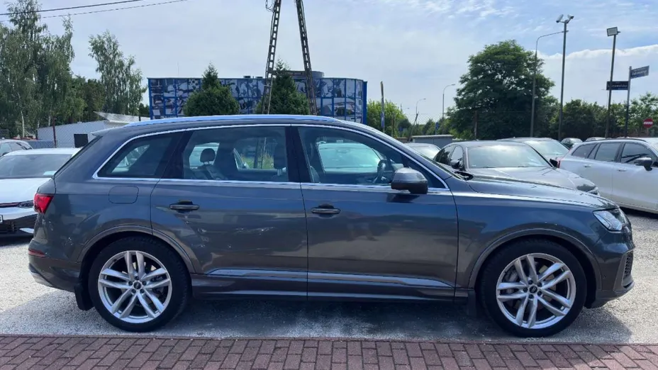 AUDI Q7 -