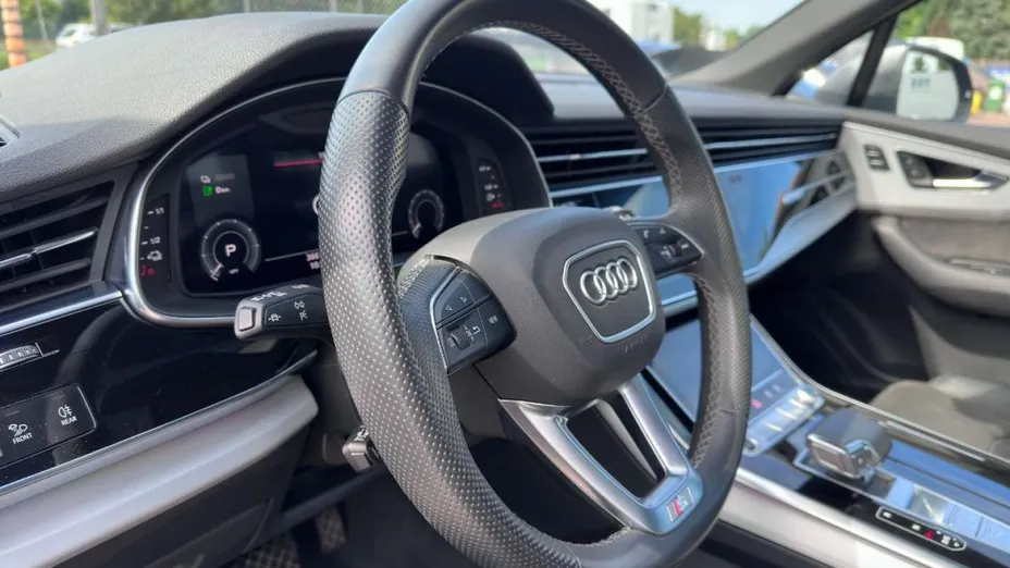 AUDI Q7 -