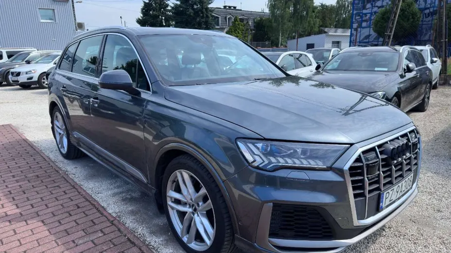 AUDI Q7 -
