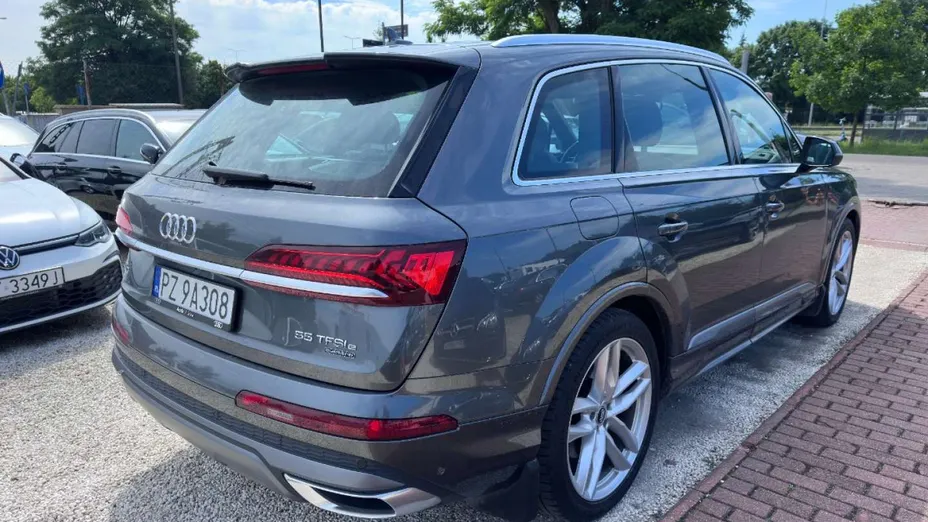 AUDI Q7 -