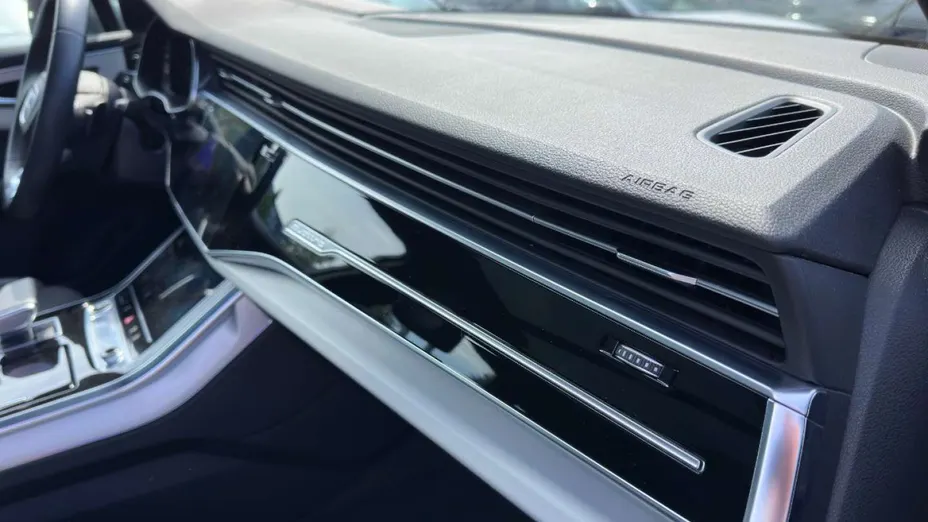 AUDI Q7 -